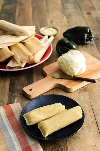 Vista 6 de Bob's Red Mill Harina de maíz orgánica Masa Harina, 24 onzas (paquete de 2)