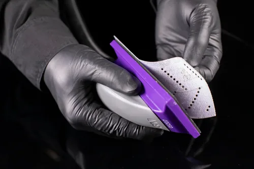 Vista 12 de Rollo de hoja abrasiva 3M Cubitron II Hookit, 34446, Multi-Orificio, 70 mm x 12 m, Grado 180+, Lijado para remoción de recubrimientos automotrices