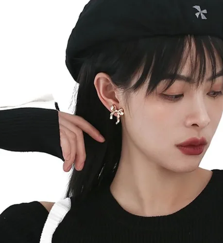 Vista 5 de Aretes de aro pequeños y ligeros con lazo de oro de 14 quilates para mujeres y niñas