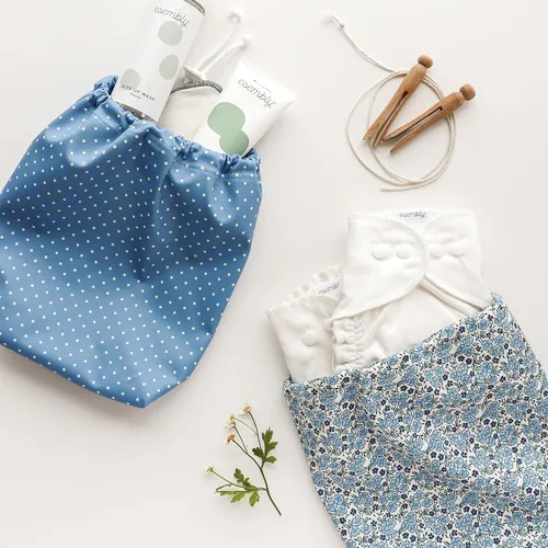 Vista 2 de Esembly Ditty Bag Duo - Bolsas húmedas reutilizables impermeables para pañales de tela, trajes de baño, artículos de tocador y aperitivos, juego