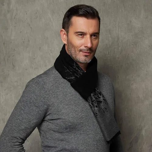 Vista 9 de CUDDLE DREAMS Bufandas de seda para hombres para el invierno, 100% seda de morera cepillada, lujosamente suaves y cálidas, empaquetadas en una caja