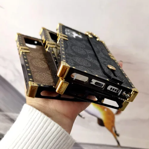 Vista 5 de Funda diseñada para Samsung Galaxy S22 Ultra con correa de pulsera, funda de piel sintética de lujo anticaídas a prueba de golpes para Samsung