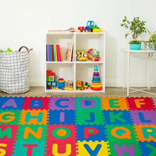 Vista 3 de Hey! Play! Tapete de juego de azulejos de espuma entrelazados con letras – Azulejos de rompecabezas multicolor no tóxicos para niños para salas