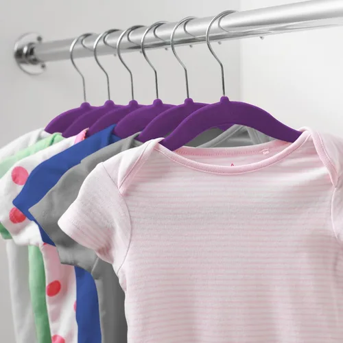 Vista 6 de Casafield 100 perchas de terciopelo para bebé, tamaño de 11 pulgadas, para ropa de bebés y niños pequeños, color morado