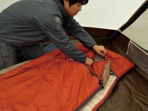 Vista 11 de Snow Peak Ofuton - Saco de dormir versátil para acampar para clima frío y dormir caliente, equipo de campamento cómodo y duradero, ancho