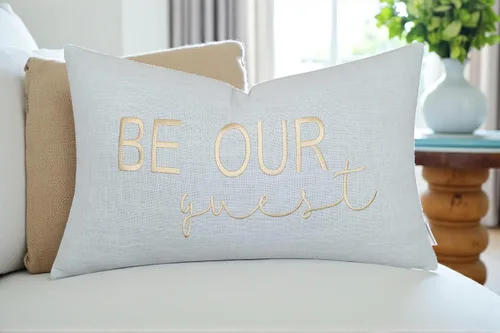 DecorHouzz, funda para almohada "Be Our Guest" bordada, fundas para almohada decorativas, regalo para boda, cumpleaños, aniversario, 12 x 20