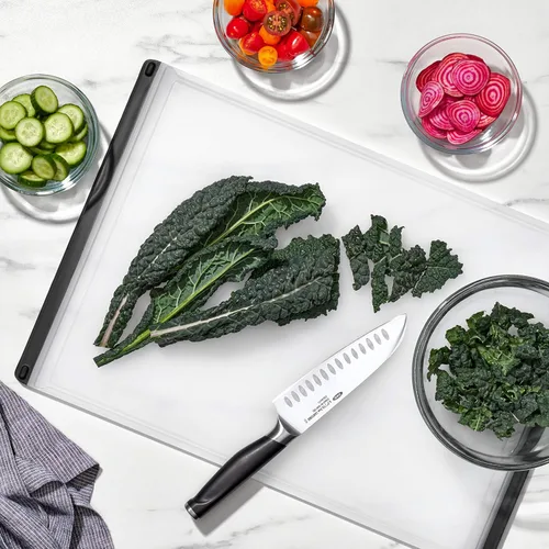 Vista 8 de OXO Good Grips - Tabla de cortar y para carvar de plástico