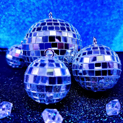 Vista 2 de 24 piezas de bola de discoteca de espejo para colgar, decoración de bola de discoteca de cristal, decoraciones de fiesta de discoteca plateada