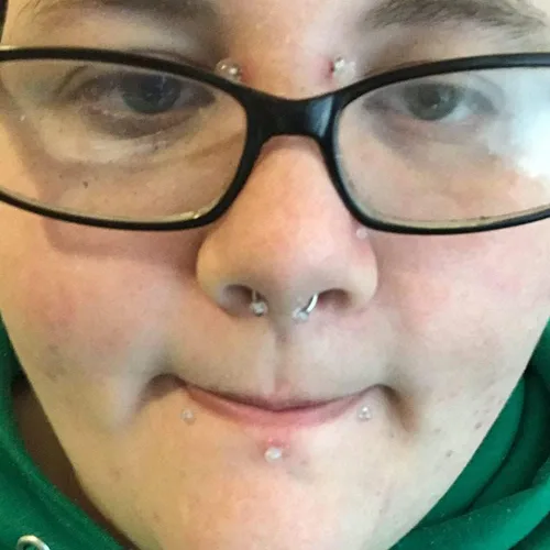 Vista 6 de MODRSA - Juego de piercings transparentes para el tabique y la nariz con forma de espárragos flexibles para el oído, la nariz, la lengua, pezón