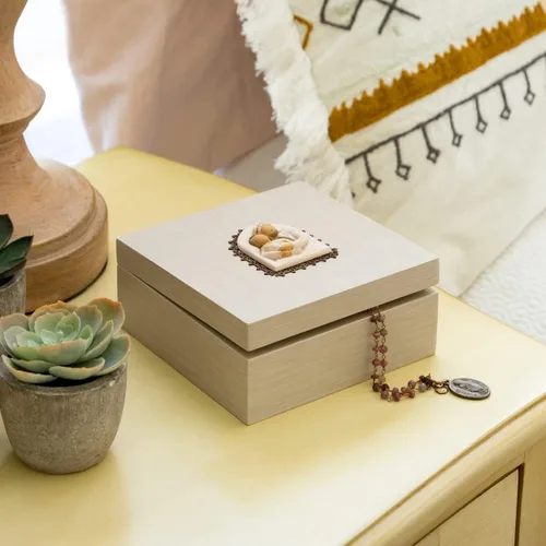 Vista 5 de Willow Tree Sagrada Familia, caja de recuerdo esculpida pintada a mano