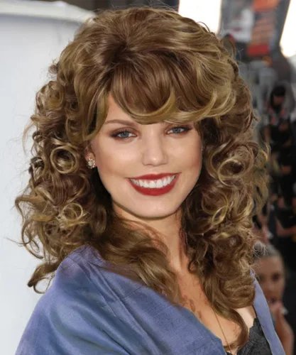 Vista 9 de GNIMEGIL Pelucas cortas y rizadas para mujer, peluca suave y rizada castaño rojizo con flequillo, resistente al calor, pelo sintético grande