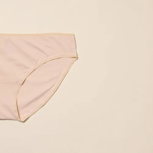 Vista 2 de Tienda Essentials - Pantis de algodón estilo bikini para mujer, paquete múltiple (disponibles en tallas extragrandes)