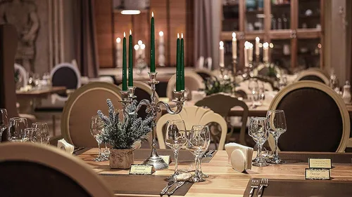 Vista 6 de Hyoola Paquete de 12 velas altas cónicas – 10 pulgadas verde cazador sin goteo, sin perfume, cera de parafina con mechas de algodón – 8 horas