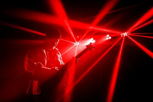 Vista 2 de CHAUVET DJ GigBAR Flex 3 en 1 Pack-n-Go Sistema de efectos de iluminación LED con 2 LED Derbys, LED Quad-Color Pars, y Estroboscópicos