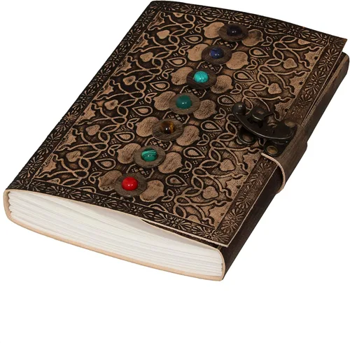 Vista 8 de Cuaderno de cuero del Libro de las Sombras, cuaderno sobrenatural con piedras de chakra, cristales curativos y cierre, de AzureGreen
