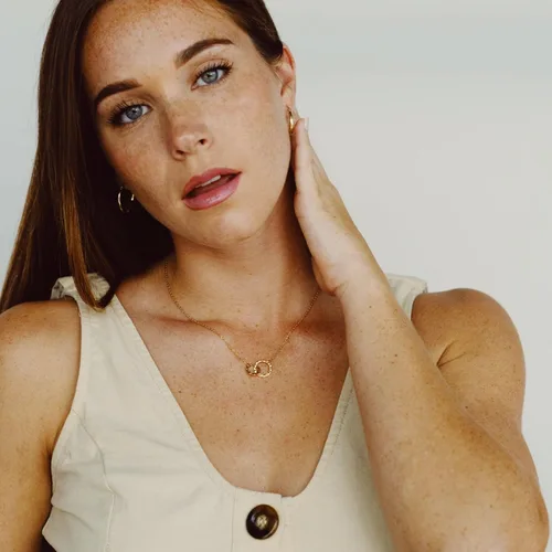 Vista 3 de Ava Riley - Collar delicado para mujer, collar simple de 14K de plata real para mujeres, joyería de gargantilla Karma con cierre de perla, círculo
