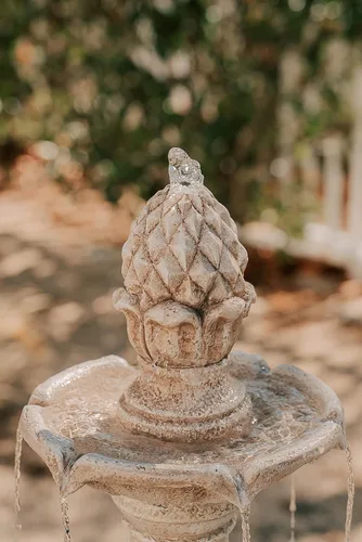 Vista 5 de XBrand Fuente de cascada independiente de 3 niveles para exteriores de 51 pulgadas con bomba y remate de piña, beige