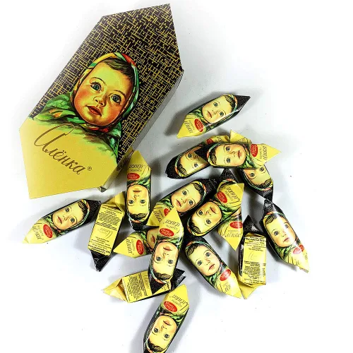 Vista 4 de Caramelos de chocolate Alenka, caja de regalo clásica rusa de Red October 16.01 oz 1 lb