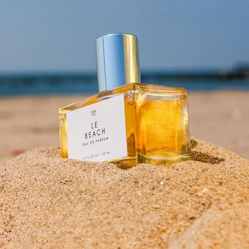 Vista 163 de Le Monde Gourmand Fraise Fouettée Eau de Parfum - 1 fl oz (1.0 fl oz) - Notas de perfume de vainilla, fresa, azúcar