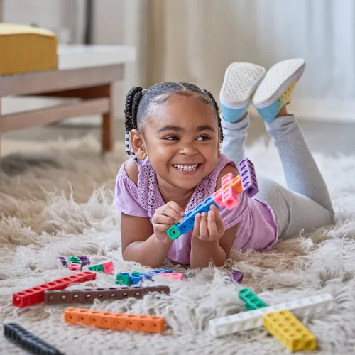 Vista 2 de edxeducation Cubos de matemáticas Juego de 100 bloques de conteo con 5 formas Elementos manipulativos de matemáticas para preescolares