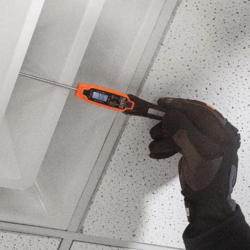 Vista 4 de Termómetro de bolsillo digital Klein Tools ET05, termómetro de lectura instantánea HVAC con pantalla retroiluminada, amplio rango de medición