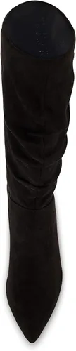 Vista 3 de CUSHIONAIRE Botas Porsha de tacón fruncido para mujer con espuma viscoelástica, anchos disponibles, Negro