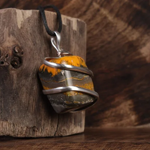 Vista 2 de AYANA - Collar de cristal de abejorro, hecho a mano, collar con dije para mujer, joyería bohemia a la moda, piedra de eclipse de abejorro jaspeada