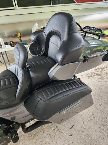 Vista 362 de Advanblack Alpine Green Tour Pack - Paquete de altavoces de 6.5 pulgadas, carcasa de audio trasera, color a juego, ajuste Harley King Tour Pack