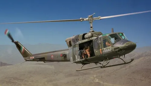 Italeri 1:48 Ab 212 Uh-1n Kit de modelo de helicóptero