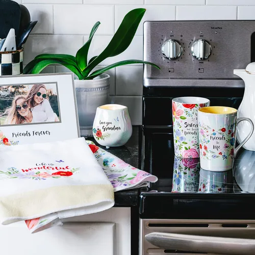 Vista 4 de Pavilion Gift Company Love You Grandma-Vela de cera de soja 100% con mecha de algodón en recipiente de gres serenidad, color blanco