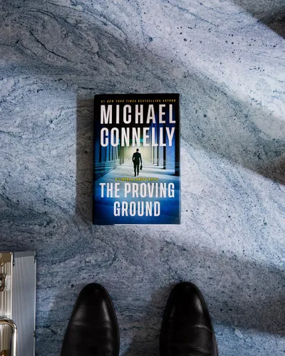 Vista 3 de The Proving Ground A Lincoln Lawyer Novel