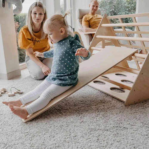 Vista 3 de Triángulo de escalada con una rampa, escalador triángulo Montessori, escalador Montessori, marco de escalada, gimnasio de juego interior para niños
