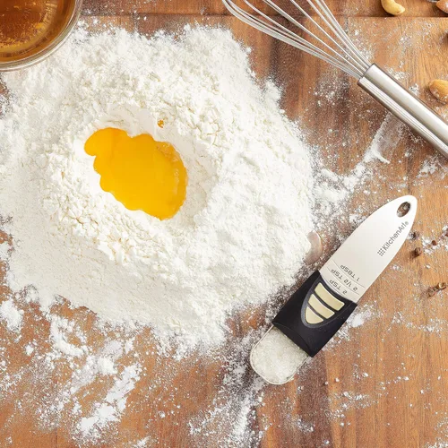 Vista 2 de KitchenArt Cucharada de la serie profesional, cuchara medidora de satén champán, ajustable de 1/2 cucharadita a 1 cucharada, blanco y negro