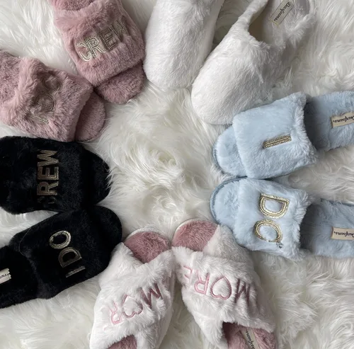 Vista 6 de Dearfoams Women's Giftable I Do & I Do Crew Bride Slippers for Weddings and Bachelorette Party