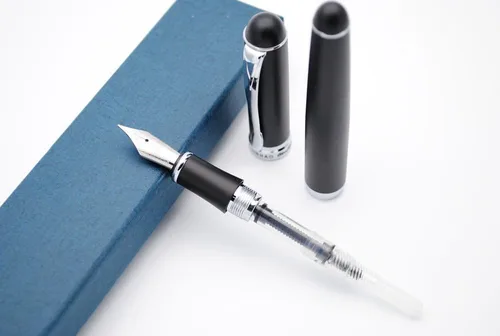 Vista 3 de Pluma estilográfica JINHAO X750 de punta M (Negro con acabado mate)