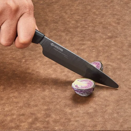 Vista 7 de Juego de cuchillos de cerámica de 4 piezas de Kyocera Revolution: cuchillo de chef para tus necesidades de cocina, incluye cuchillo Santoku de chef