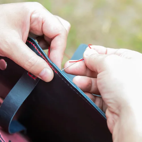 Vista 6 de Uxcell Juego de bolsas de cuero con parte inferior, correa, tapa de solapa, cerradura en negro