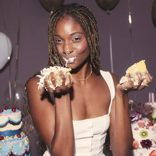 Vista 20 de Le Monde Gourmand Fraise Fouettée Eau de Parfum - 1 fl oz (1.0 fl oz) - Notas de perfume de vainilla, fresa, azúcar