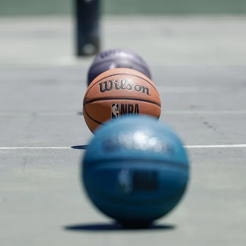 Vista 5 de Wilson NBA Forge Baloncesto para Interiores/Exteriores - Marrón, Tamaño 5-27.5