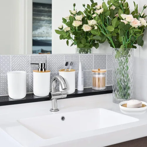 Vista 8 de OTOSTAR Juego de accesorios de baño de 8 piezas de bambú para regalo, juego de accesorios de baño con bote de basura, 2 tarros de soporte