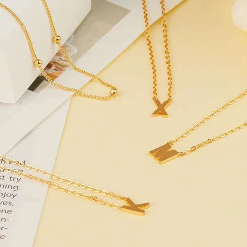 Vista 4 de Poxtex Gargantilla con inicial en capas para mujer, collar con dije de letra de oro de 14 quilates, 26 mayúsculas A-Z para mujeres y niñas, regalos