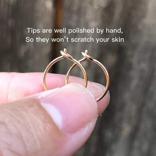 Vista 4 de Aretes de aro huggie pequeños y finos para mujer - Rellenos de oro de 14k o plata esterlina, aros pequeños, aretes de aro de oro ligeros