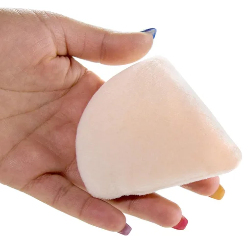 Vista 2 de Paquete de 3 polvos para maquillaje facial, hechas de terciopelo de algodón en forma de cuña triangular diseñadas para contornear, debajo