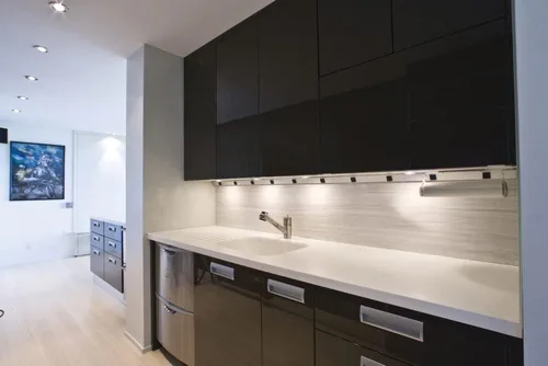 Vista 4 de Task APT Regleta de alimentación en ángulo de 9 pulgadas izquierda, 2 receptáculos, negro