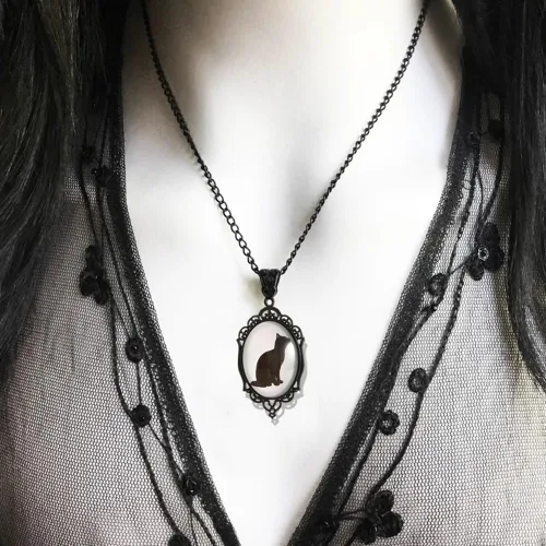 Vista 5 de YWMAN Collar con colgante de gato negro con marco de peltre ovalado gótico, joyería de bruja mística, accesorios de regalo