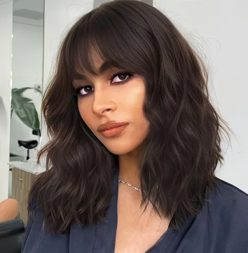 Vista 24 de AISI HAIR Peluca rizada estilo Bob con flequillo, pelucas cortas onduladas de color rubio arena para mujer, estilo Bob, pelucas sintéticas