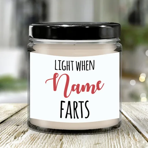 Vista 4 de Vela personalizada con cita divertida con nombre para mejor amigo, vela perfumada de vainilla personalizada con nombre para hermano, vela