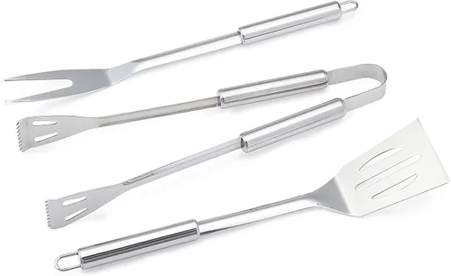 Vista 4 de Amazon Basics Juego de herramientas para barbacoa de acero inoxidable de 4 piezas con bolsa de transporte