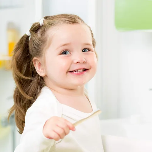 Vista 4 de Rain Cepillo de dientes de bambú orgánico para bebés, 100% seguro, cepillo de dientes para niños pequeños de 6 a 12 meses en adelante, cepillo