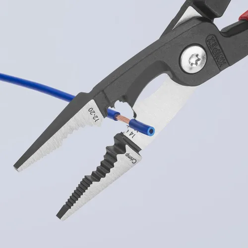 Vista 7 de Knipex Tools 13 82 8, Alicates de instalación eléctrica 6 en 1 con mango de agarre cómodo, Rojo y Azul